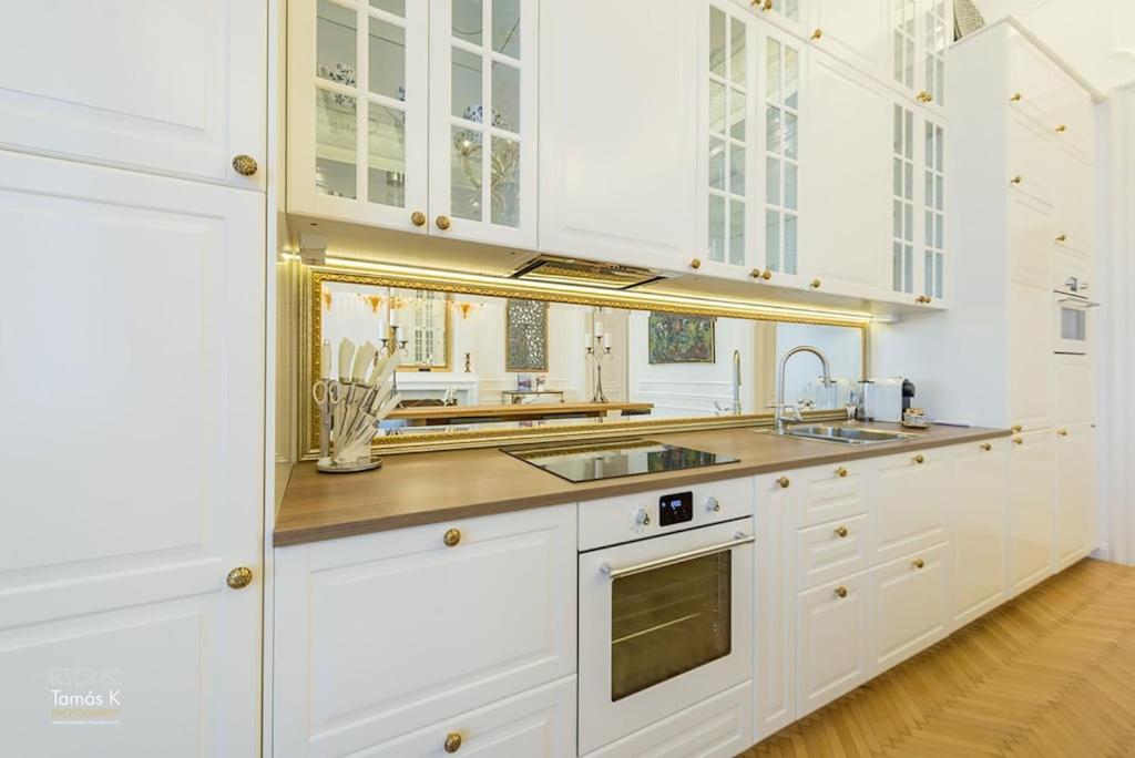 Bpr The Golden Astoria With Balcony And A/C Appartement Boedapest Buitenkant foto