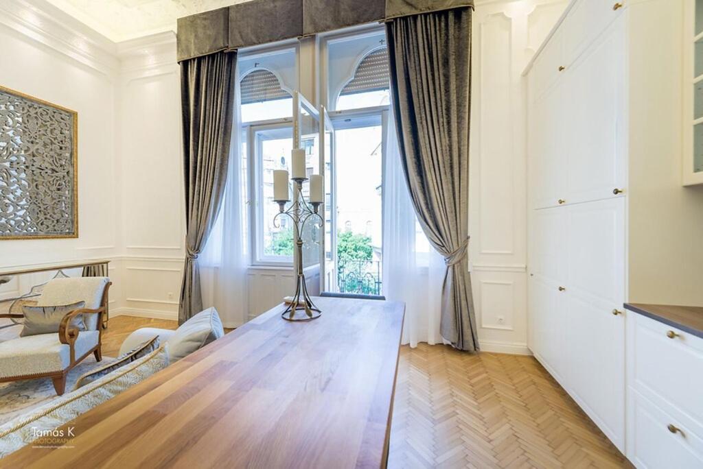 Bpr The Golden Astoria With Balcony And A/C Appartement Boedapest Buitenkant foto